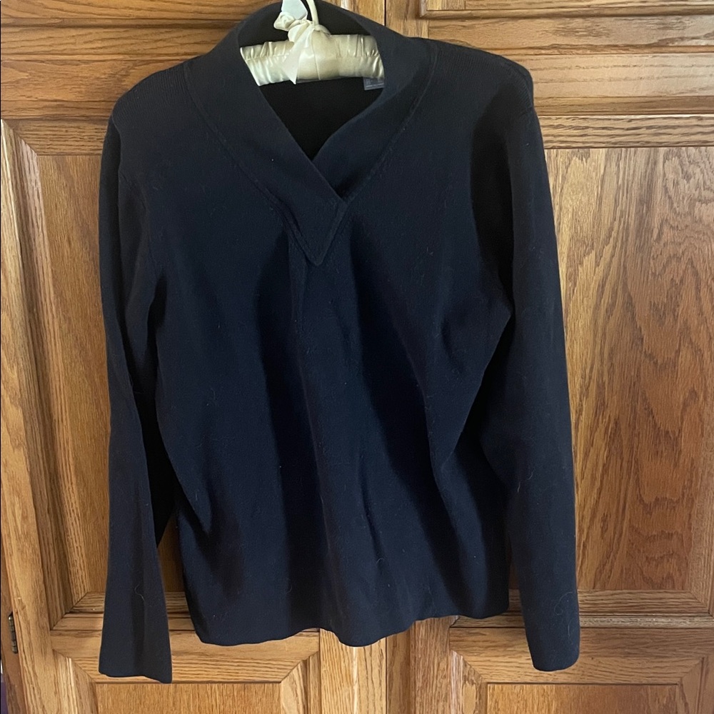 Liz Claiborne Black V-Neck Top